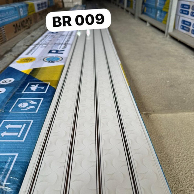 Plafon  Pvc Putih Motif Garis silver hologram glossy BR 009 (PERLEMBAR)