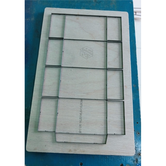 Pisau pond box b1 ukuran 10,5x10,5x15,5 cm