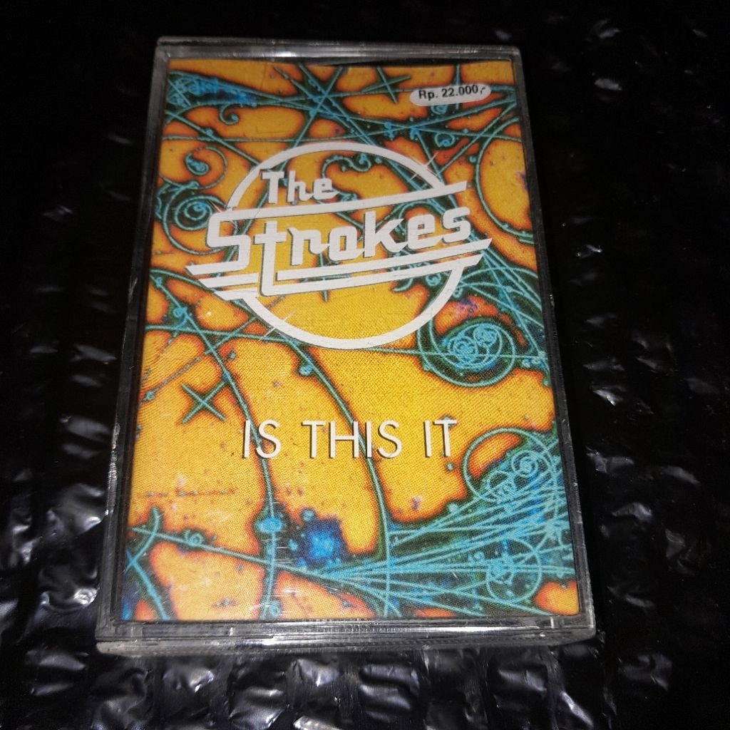 kaset pita The Strokes is this it