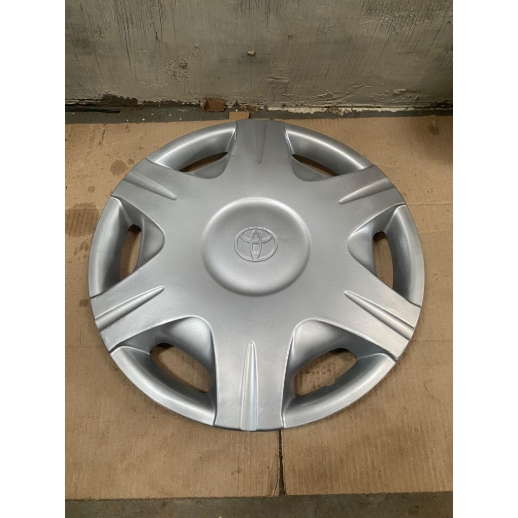 Wildop wheeldof dop cover tutup velg kaleng mobil Toyota avanza lama ring 14 original