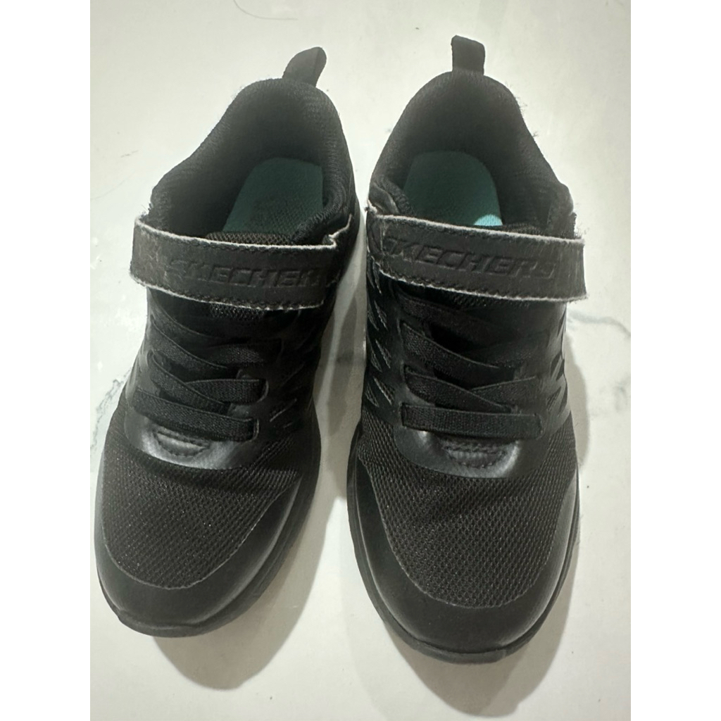 Sepatu sekolah Skecher preloved
