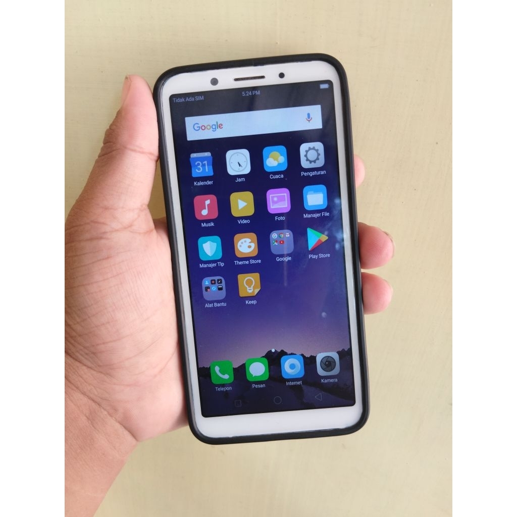 Oppo A83 ram 3/32 kondisi normal semuanya siap pake mulus no minus kelengkapan hp charger saja