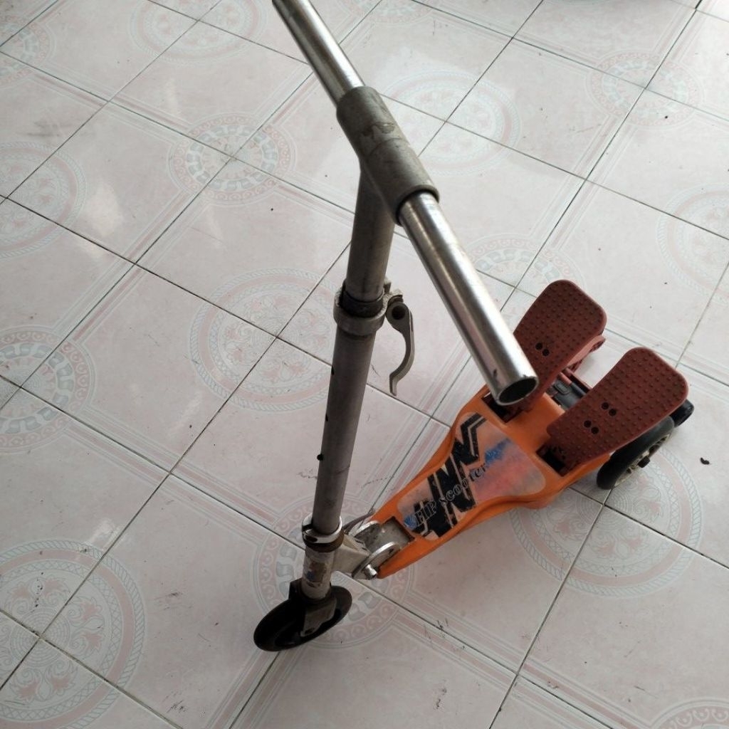 Skuter pedal roda 3 anak bekas normal