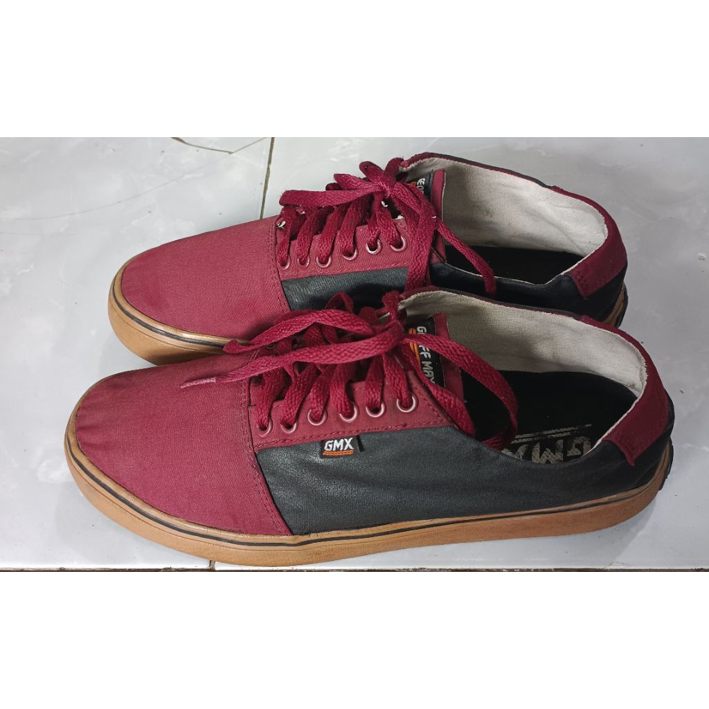 Sepatu GMX size 44