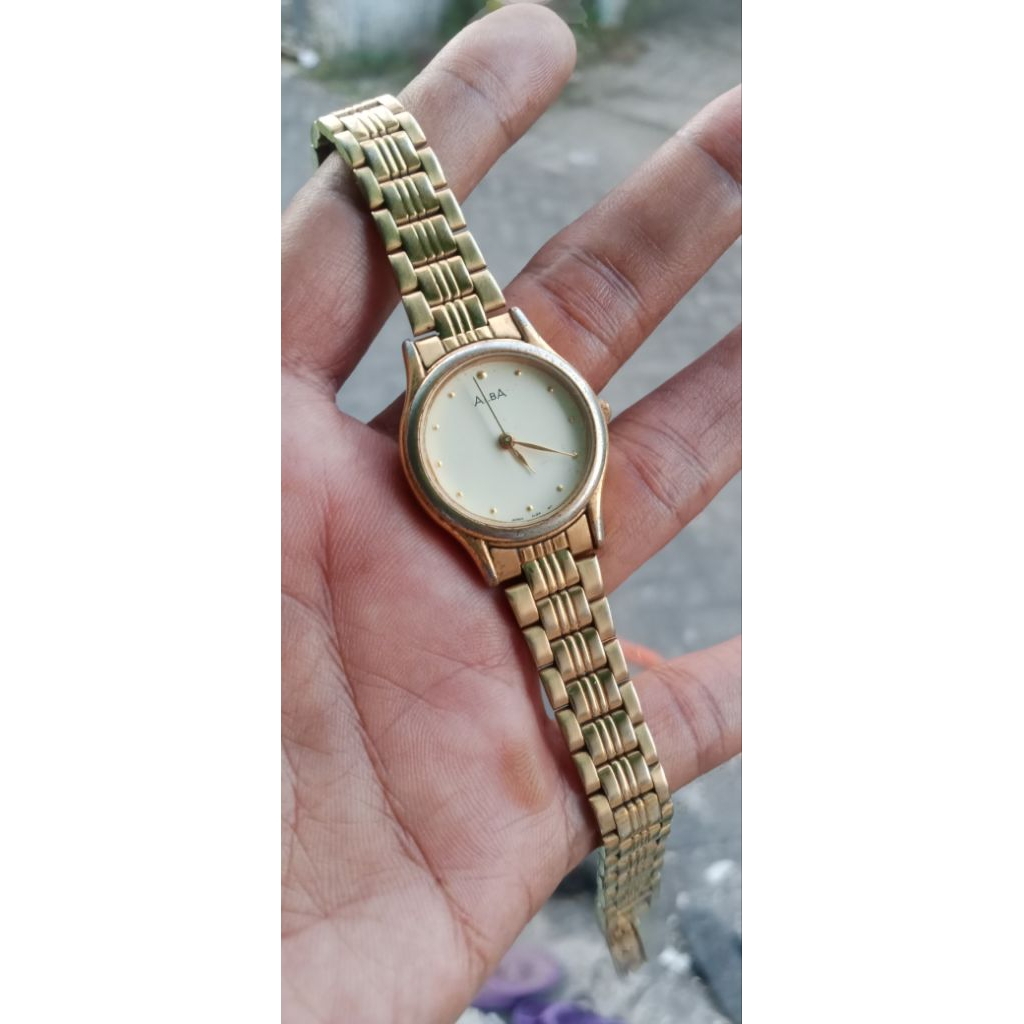 Preloved Jam Alba Micron Wanita