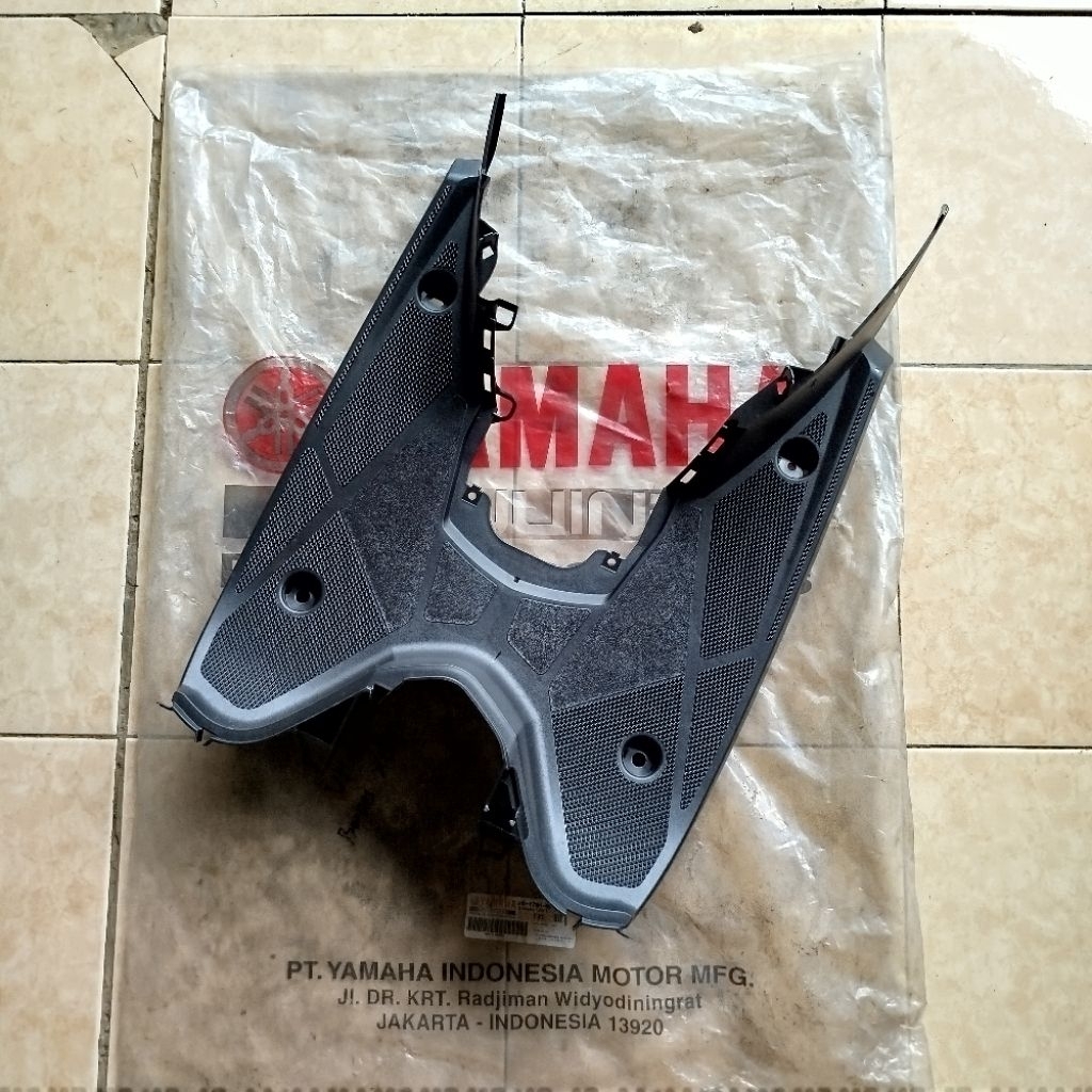 Lantai Pijakan Kaki Footrest Xeon Original YGP 44D-F7481-00