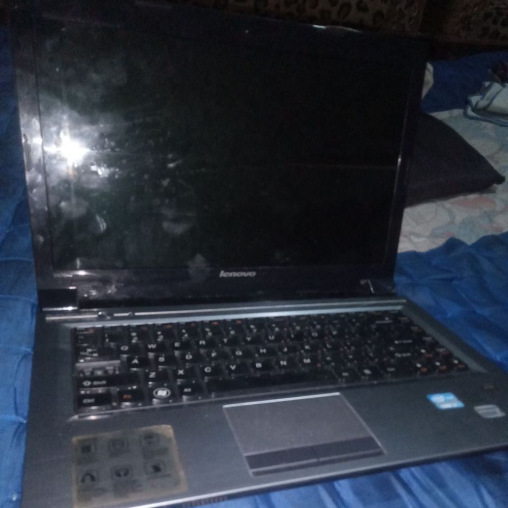 satu unit leptop lenovo v470 core i7