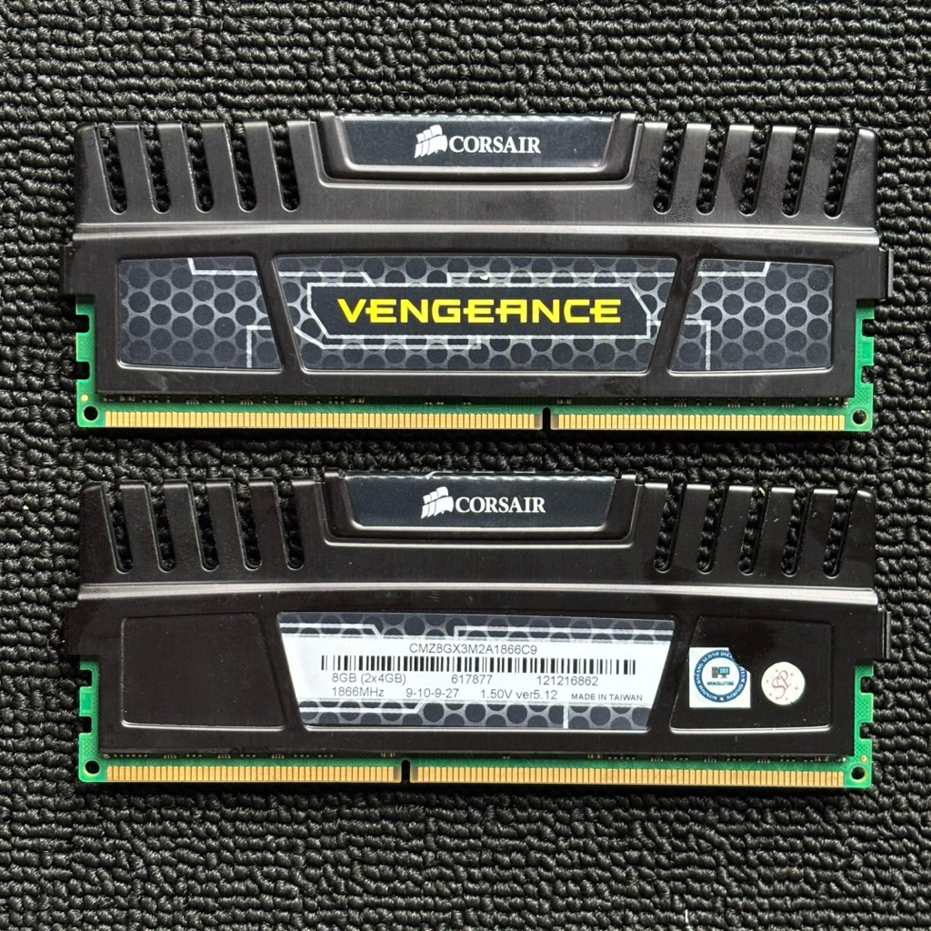 RAM GAMING CORSAIR 8GB KIT 2X4GB PC3-14900/1866MHZ DDR3 VENGEANCE HITAM