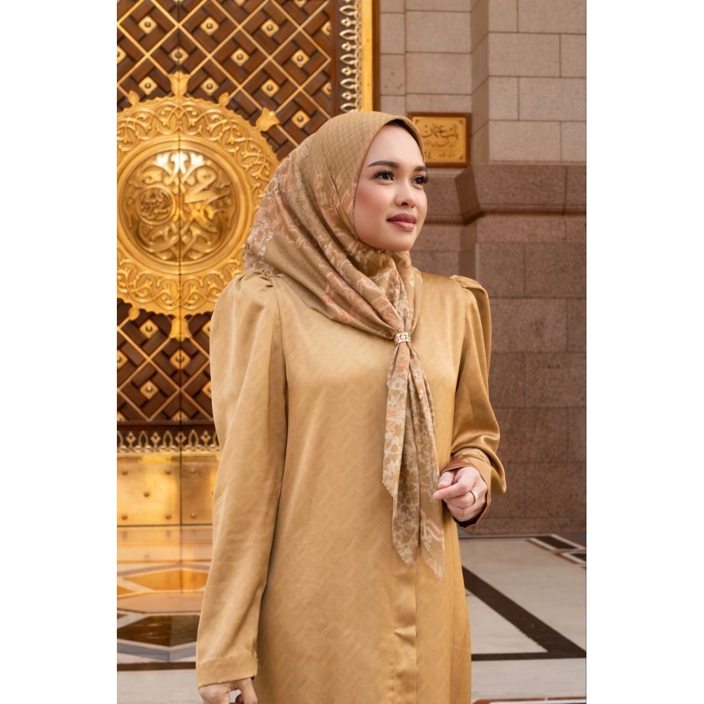 Buttonscarves Haramain 2 voile square and prayer robe