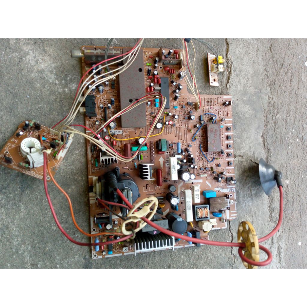 Mesin TV tabung cembung 20inc 21inc merk Sharp, normal.
