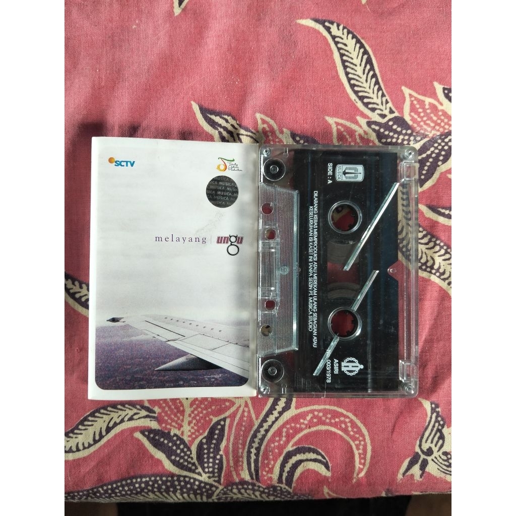 kaset pita ungu