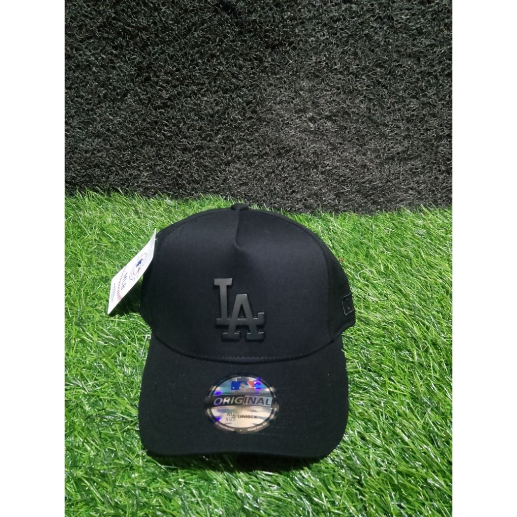 Topi logo LA hitam plat besi premium