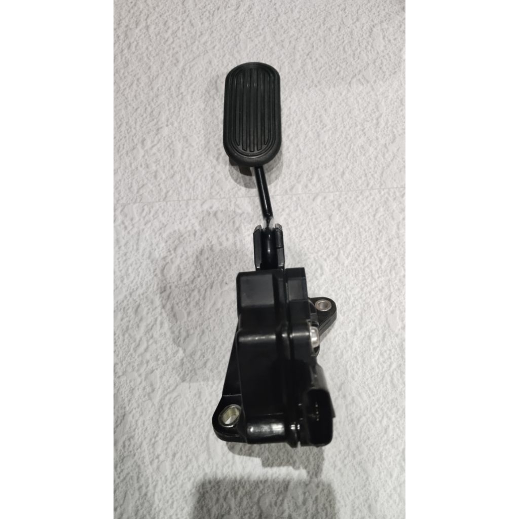 Pedal gas sensor gas innova fortuner hilux 78110- 0k040 asli