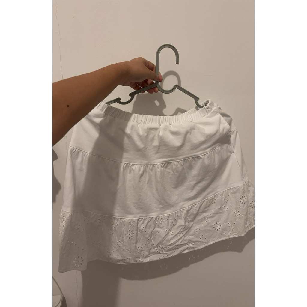 [PRELOVED/BEKAS] MINI SKORT KIDS UN1QLO WHITE WITH FURRING ROK CELANA UNIQLO KIDS SIZE 160 FOR PETIT