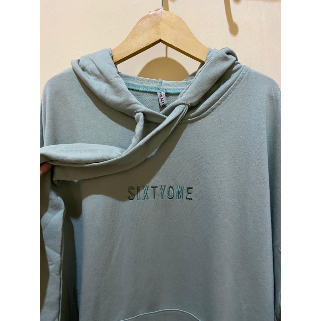 preloved sweatshirt hoodie brand sixtyone warna sage seperti difoto
