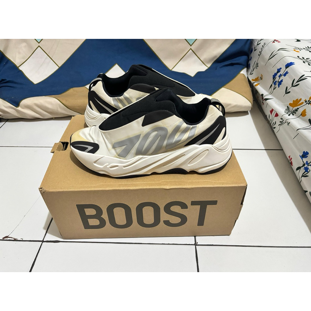 Adidas Yeezy 700 MNVN Analog