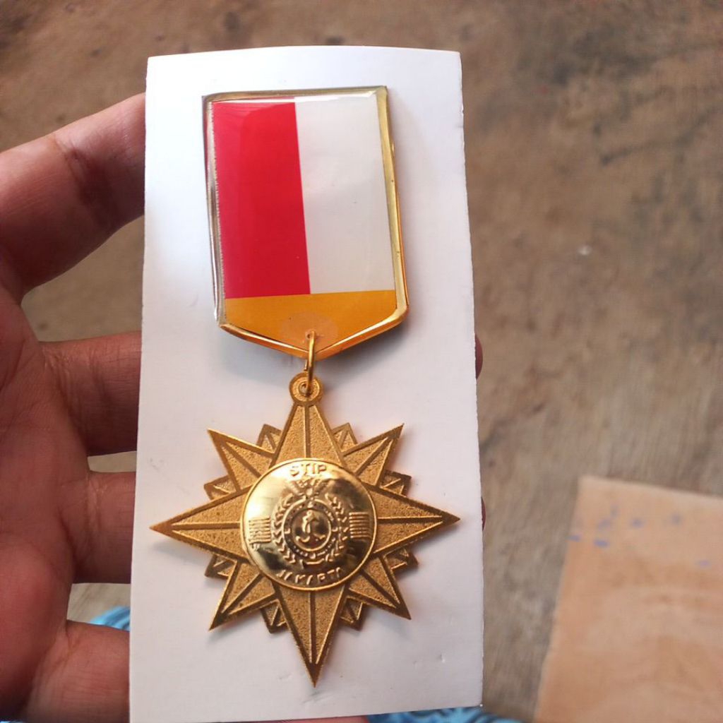 pin stip jakarta merah putih