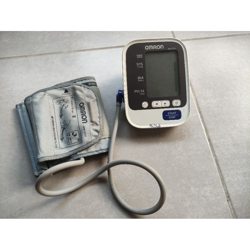 Tensimeter digital Omron Hem 7130 alat ukur tekanan darah alkes
