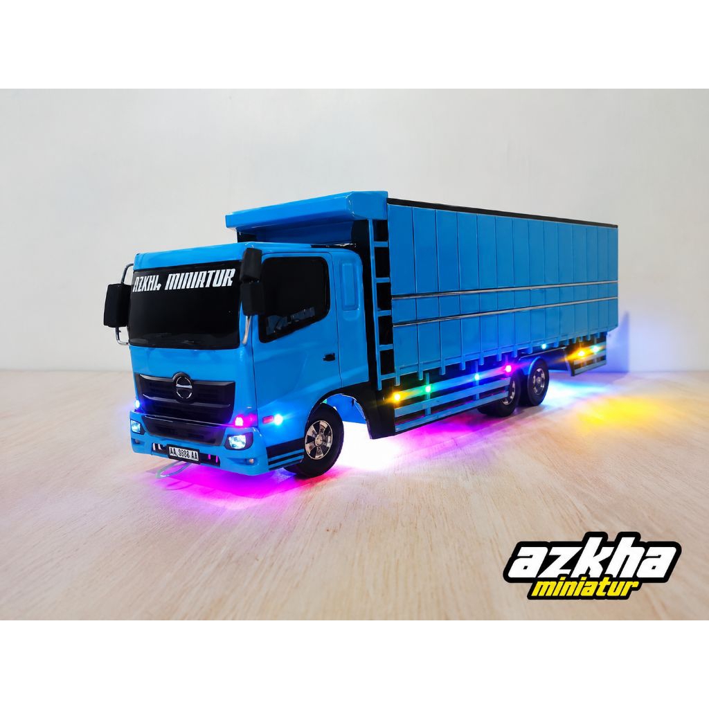 Miniatur Truk Hino 500 Hijau - Lampu LED, Kontrol Remote, Latihan Motorik