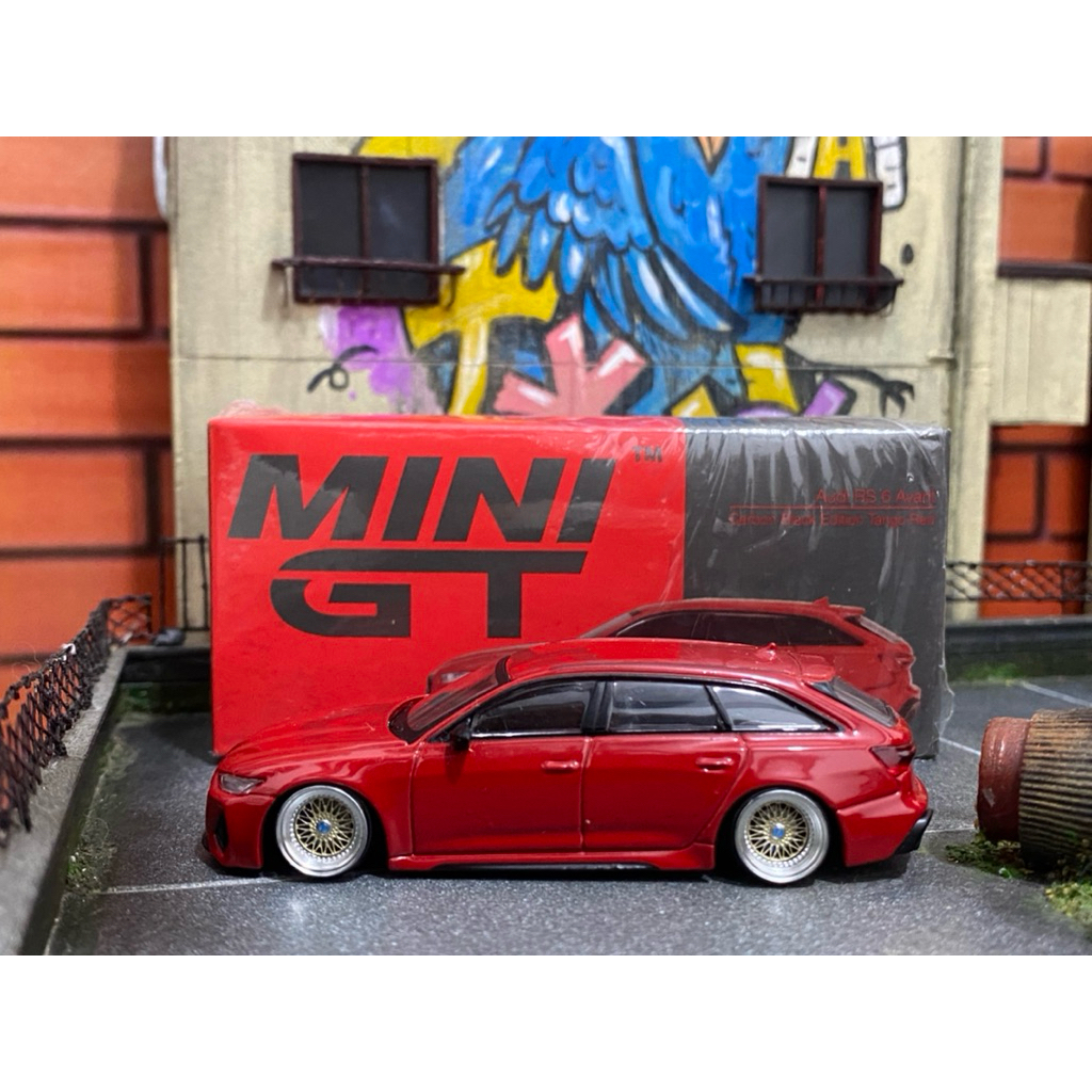Mini GT - Audi RS6 Avant Red