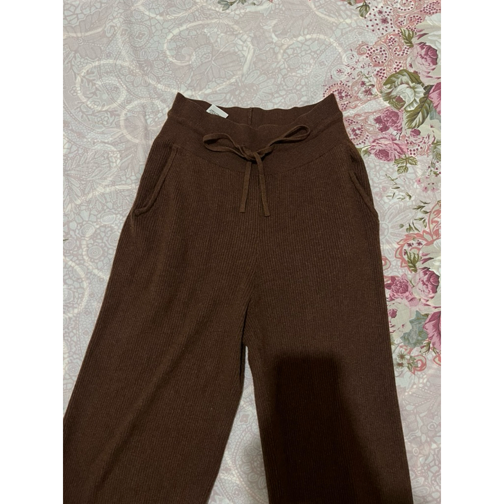 celana knit uniqlo brown Preloved