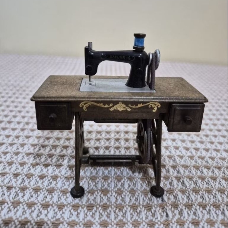 Sylvanian Families Sewing Mechine Tomy Vintage