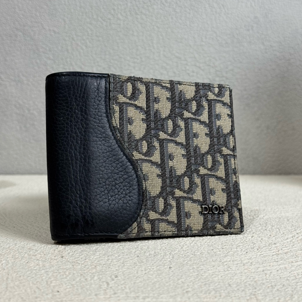 DIOR SADDLE BIFOLD WALLET BLACK GRAINED CALFSKIN MARQUETRY OBLIQUE JACQUARD
