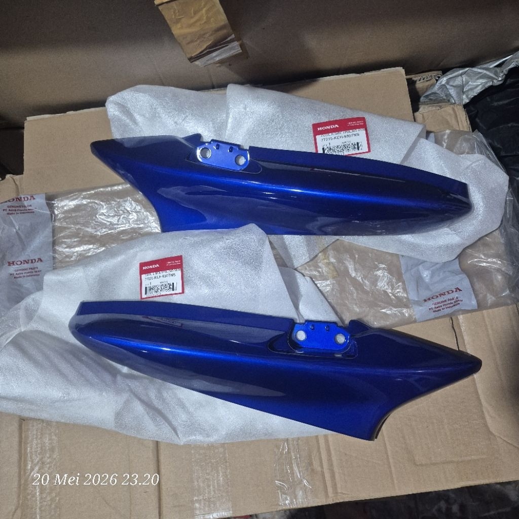 Cover body bodi belakang Honda megapro mp hiu biru original ahm honda 77215 77225 keh 930 tns