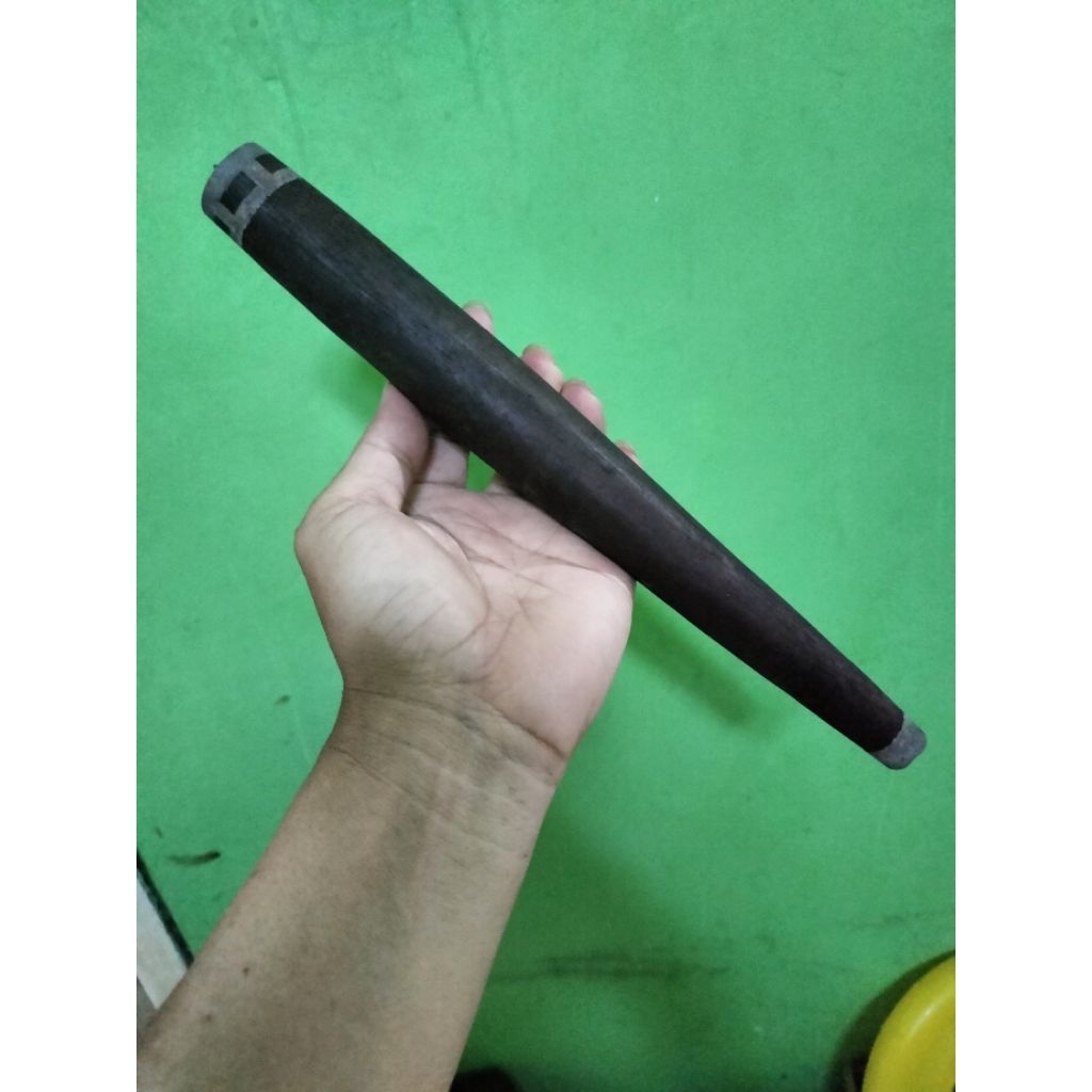 Cemetii antik kayu ulin menang