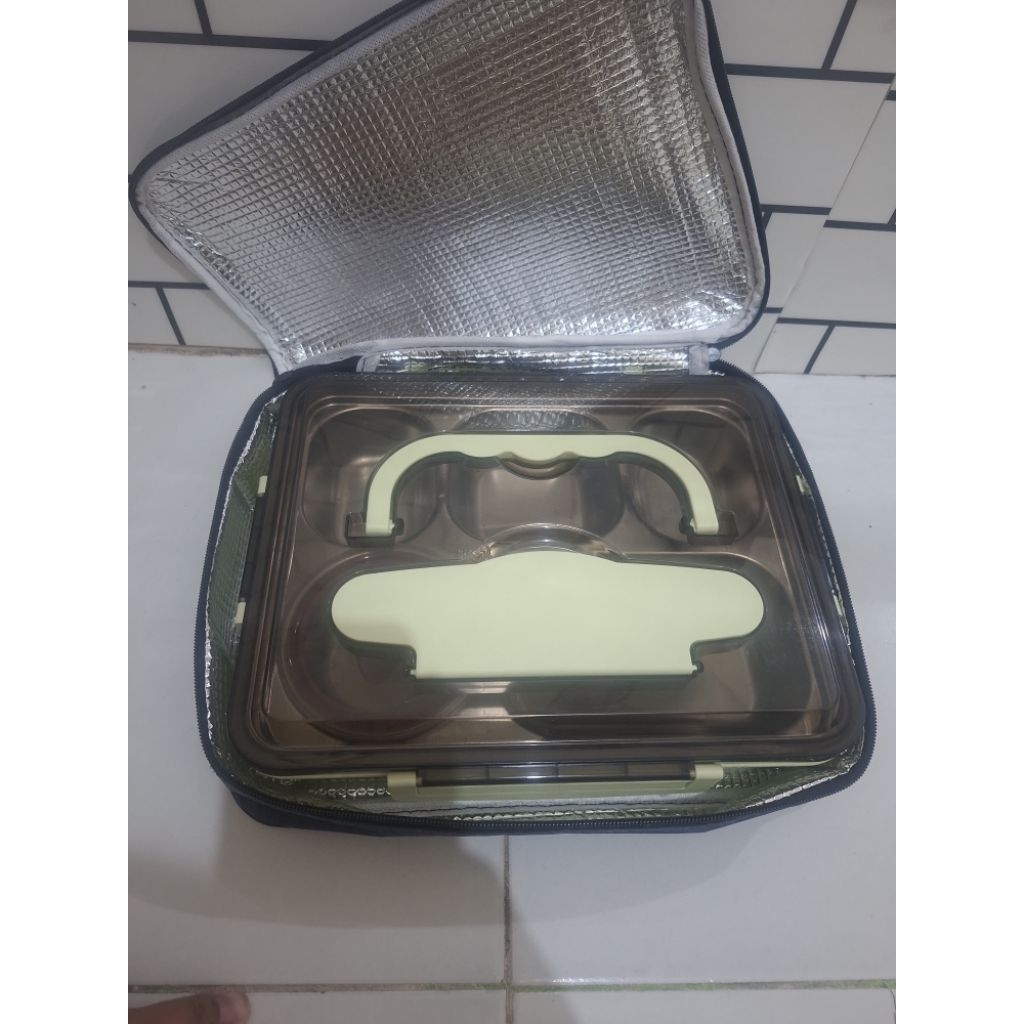 Tempat Makan dan tasnya / bekal mbg mandiri