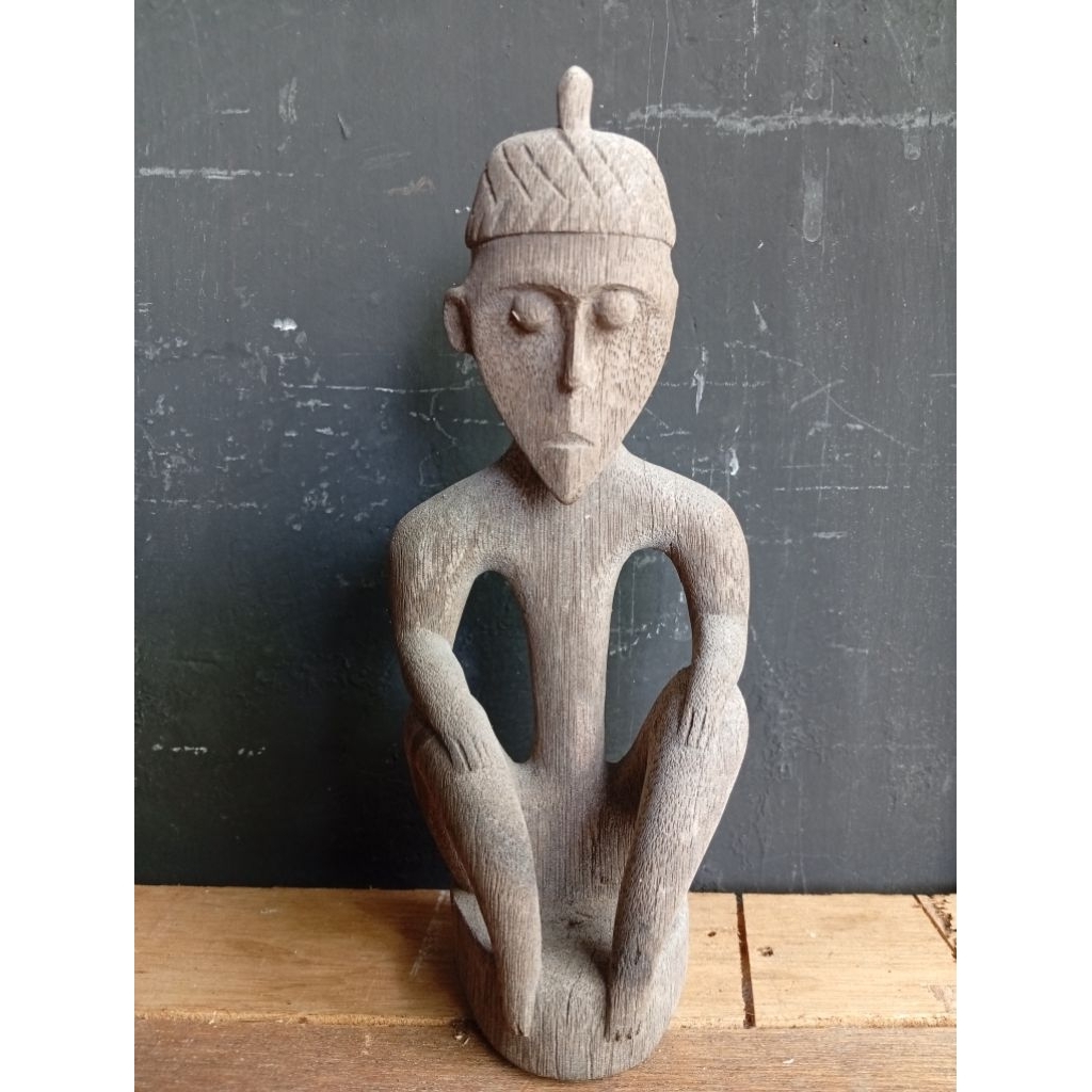patung kayu ulin Tua dayak kalimantan