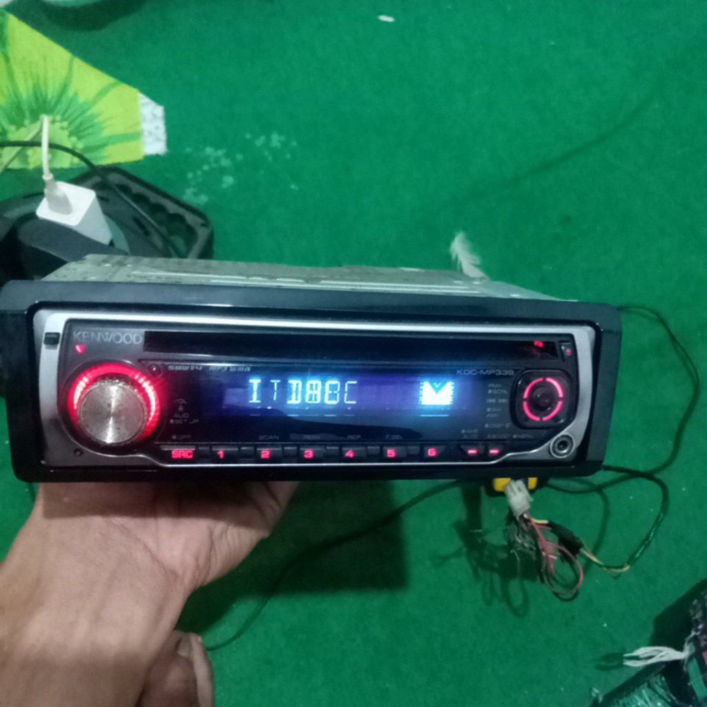 Tape Mobil Multifungsi merek KENWOOD dengan Koneksi FM Radio DVD AUX MP3