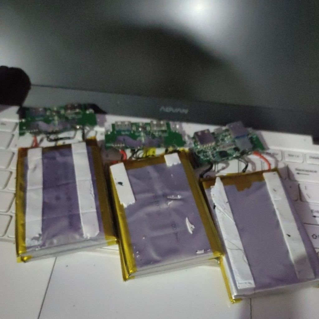 BATERAI POLIMER+MESIN COPOTAN POWERBANK  10.000MAH. GOOD QUALITY