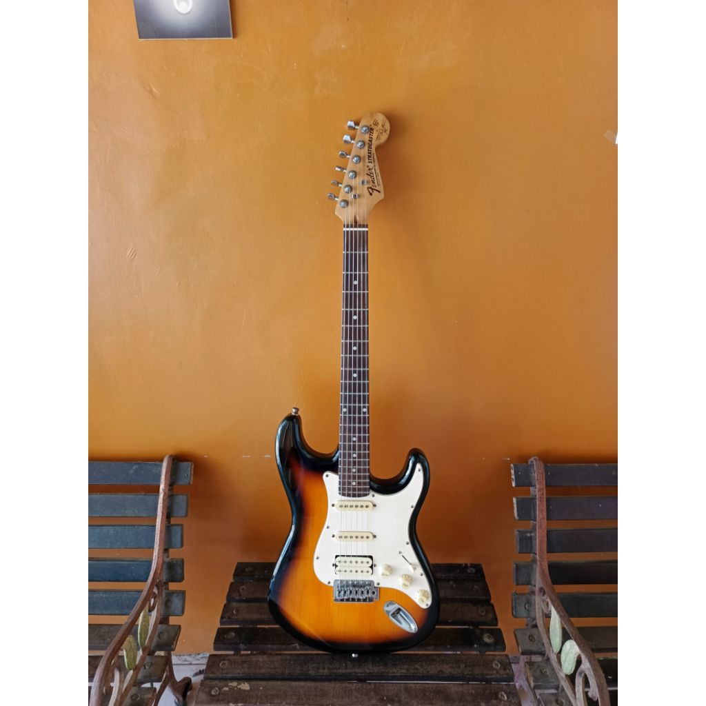 Gitar Listrik Fender Stratocaster Custom HQ