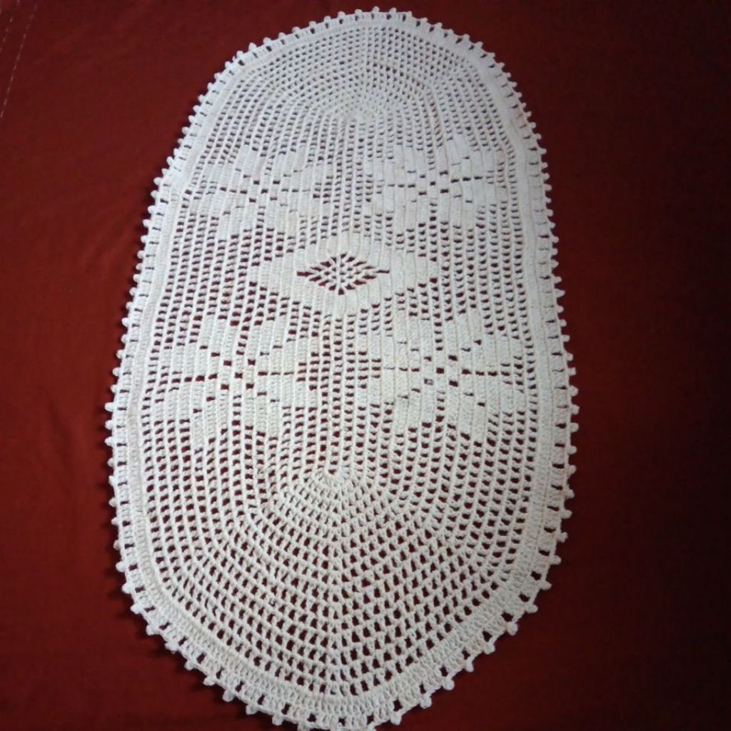 taplak meja rajutan handmade oval