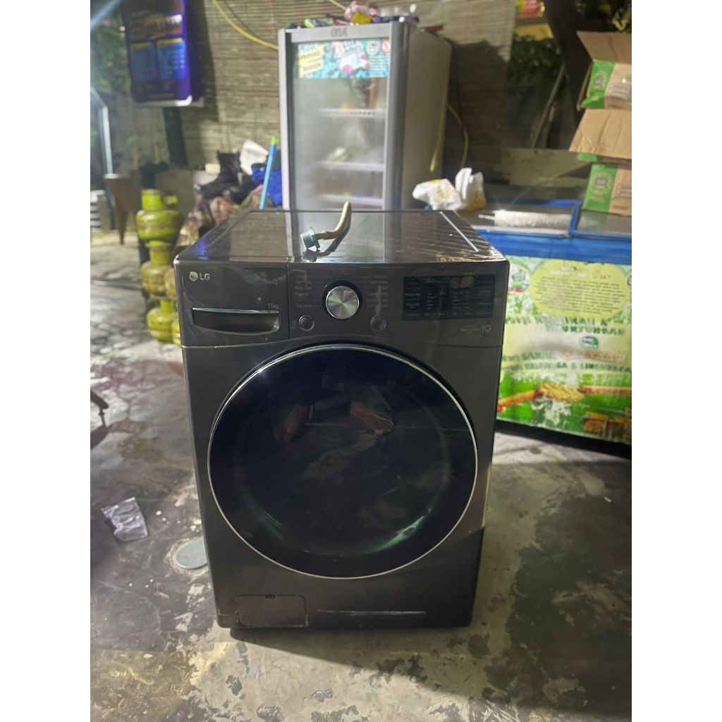 Mesin Cuci Premium LG Front Loading 15 Kg AI DD™ & ThinQ