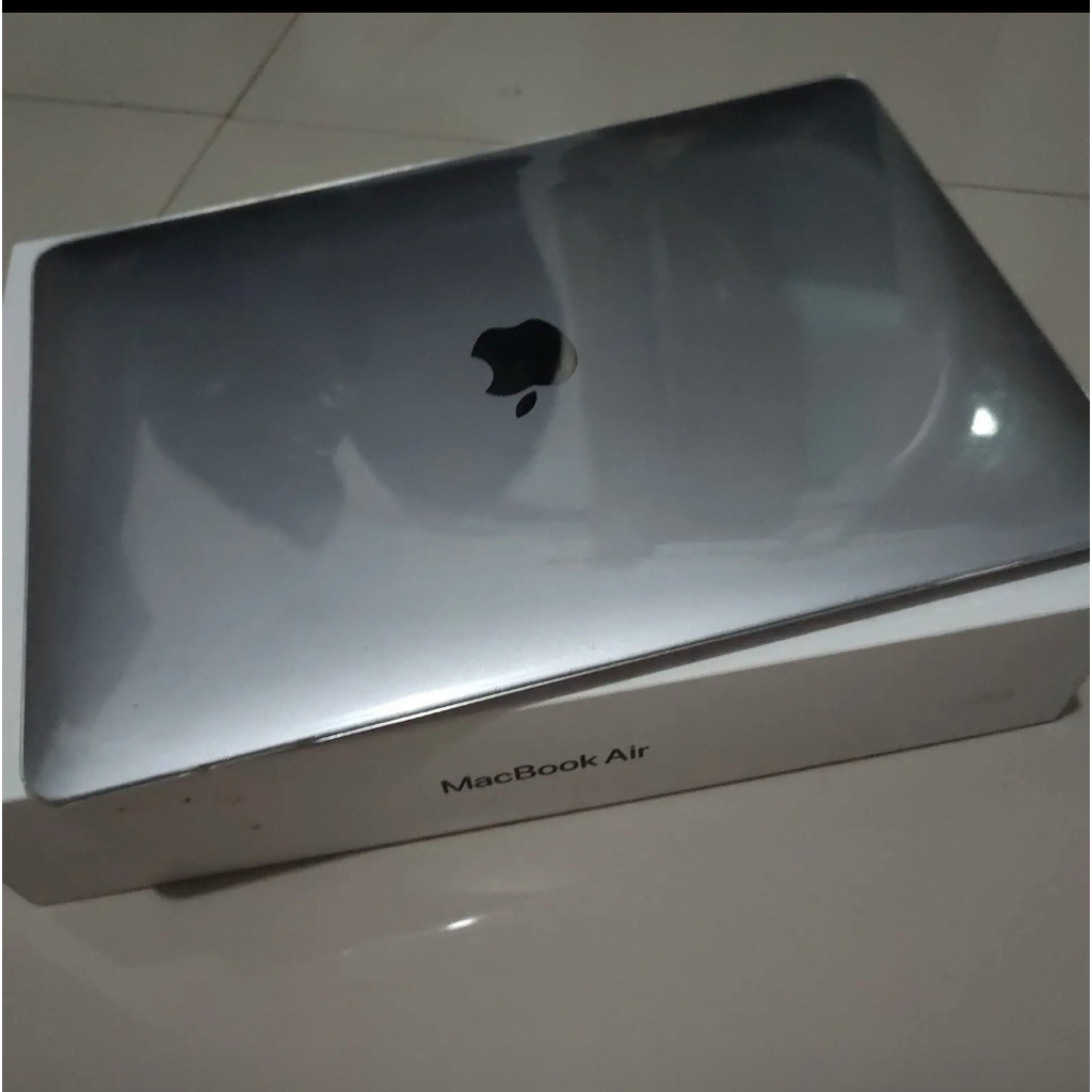 MacBook Air 2020 Intel i3 8GB Retina Fullset Second