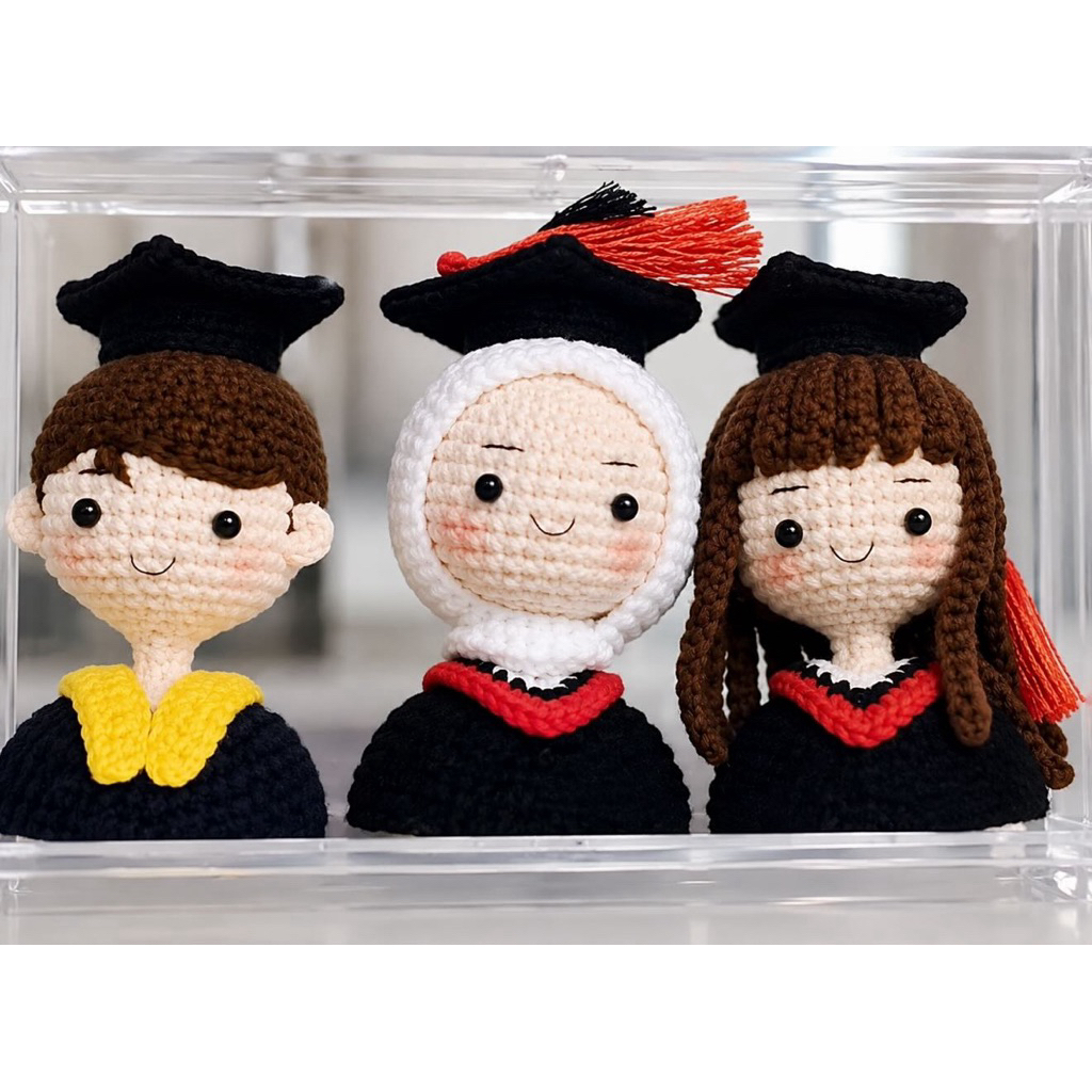 GRADUATION DOLL HALF BODY CROCHET
