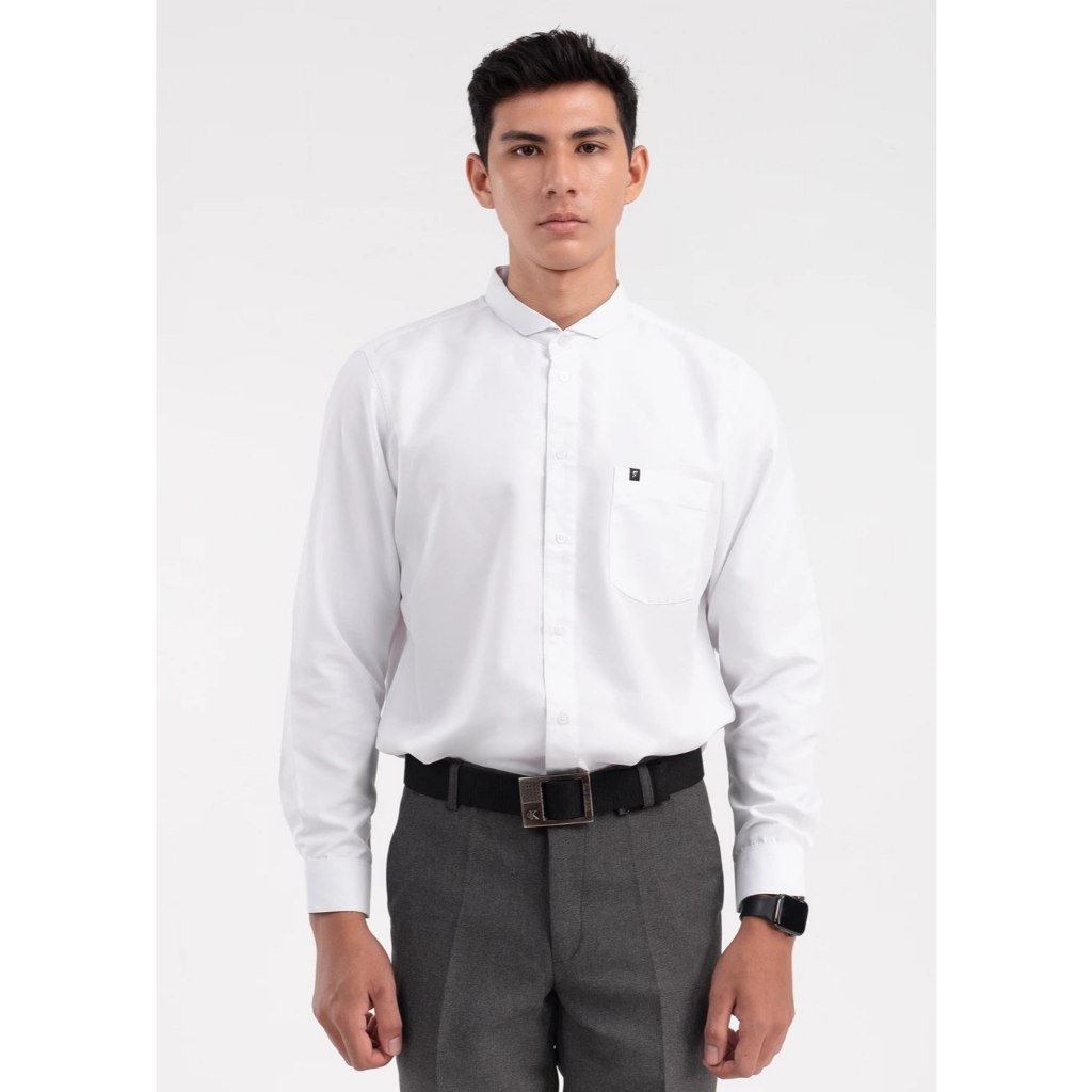 Fadkhera Essential Shirt Texture Dobby dengan warna polos putih memberi kesan Elegan dan Minimalis