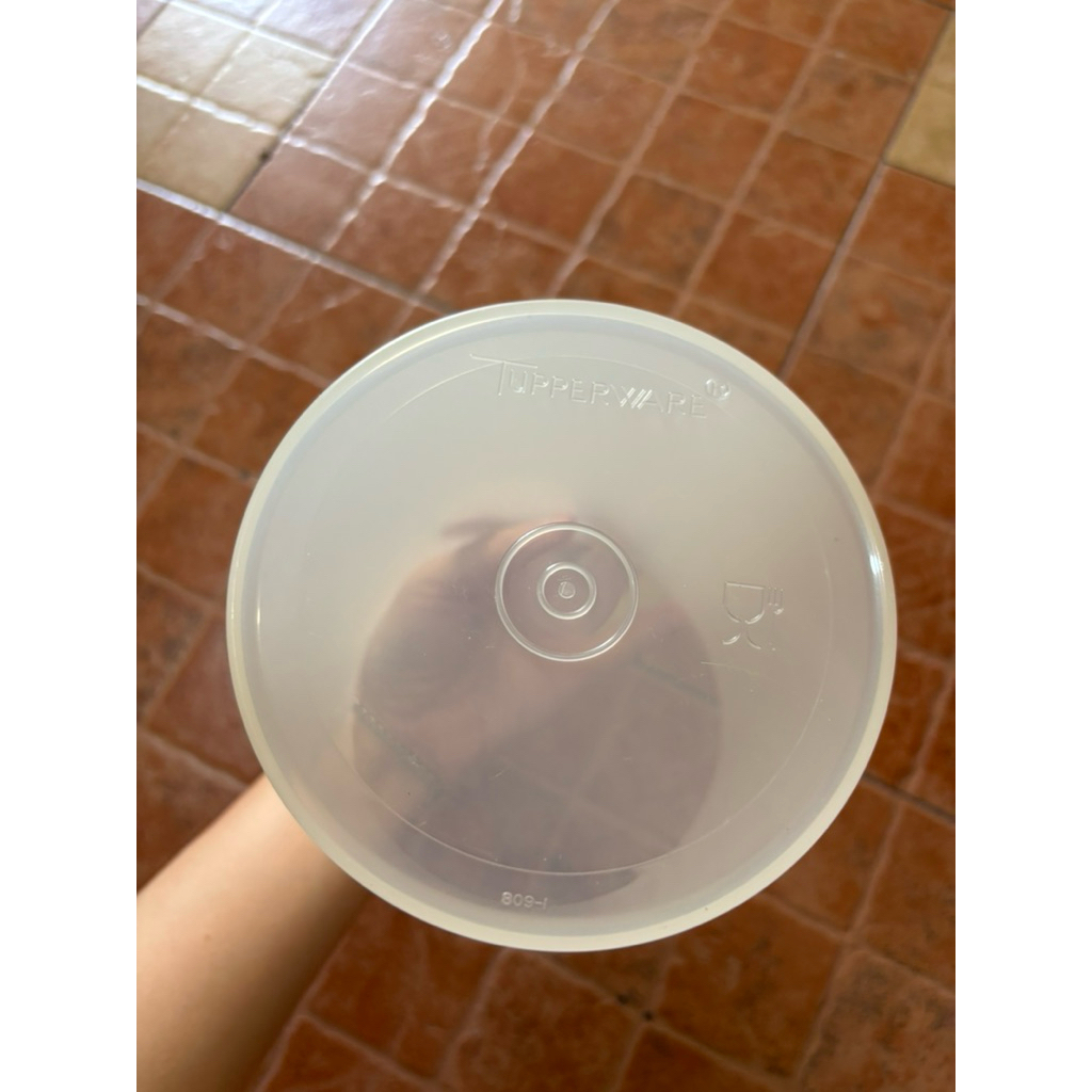 Tupperware bulat tutup tekan lebih kecil