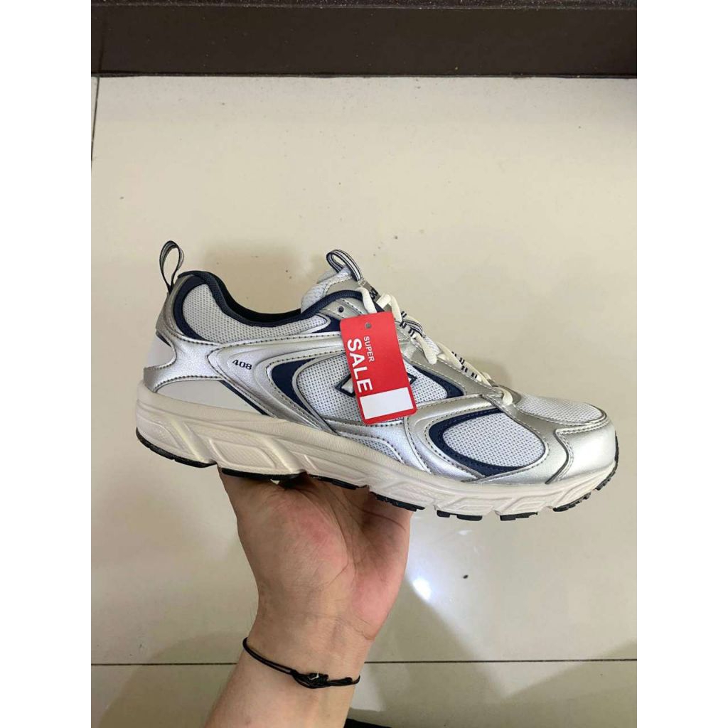Sepatu Sneakers Unisex ML408N
