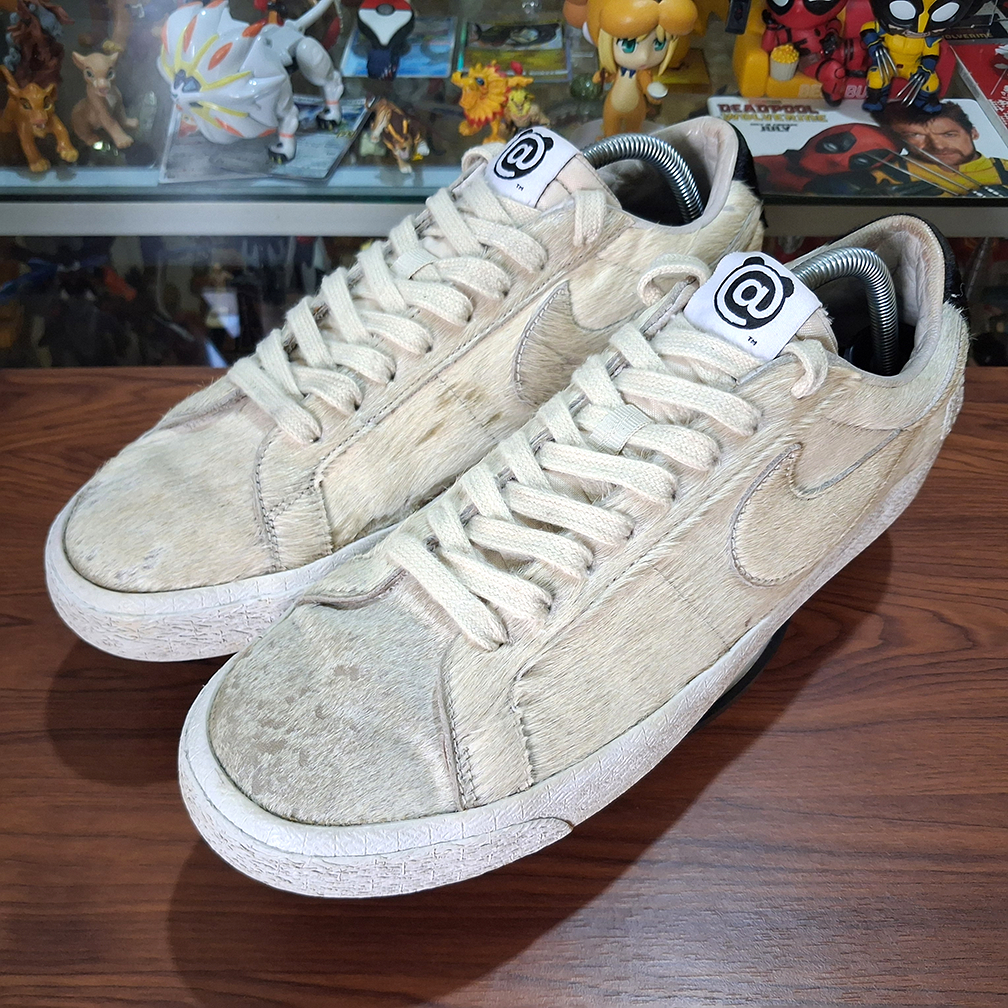 Medicom Toy x N Blazer Low SB BE@RBRICK Sepatu Lifestyle Casual Sneakers Shoes Warna Light Cream Mud