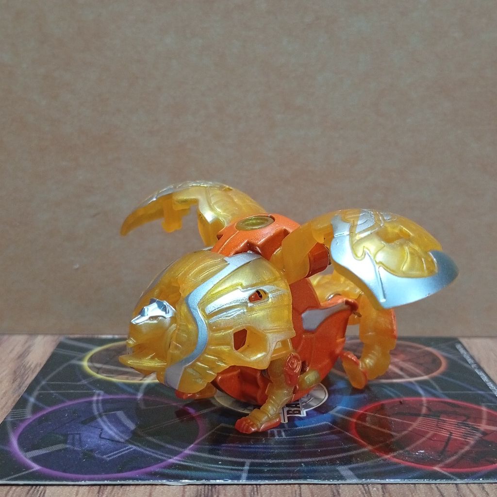 BAKUGAN EVOLUTIONS - GOLD AURELUS NEO PHAROL PLATINUM SERIES TRUE METAL