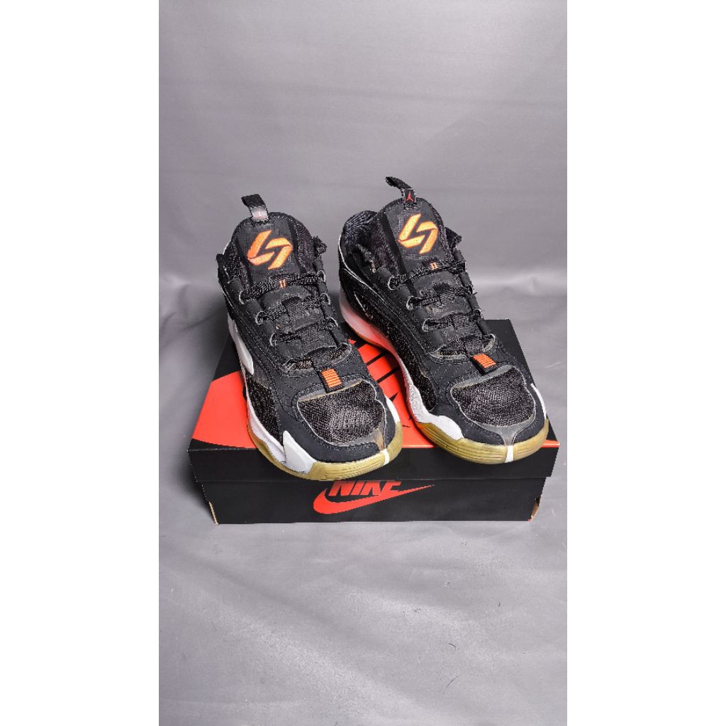 Sepatu basket casual sneakers Jordan Luka 2 "Bred" second bekas