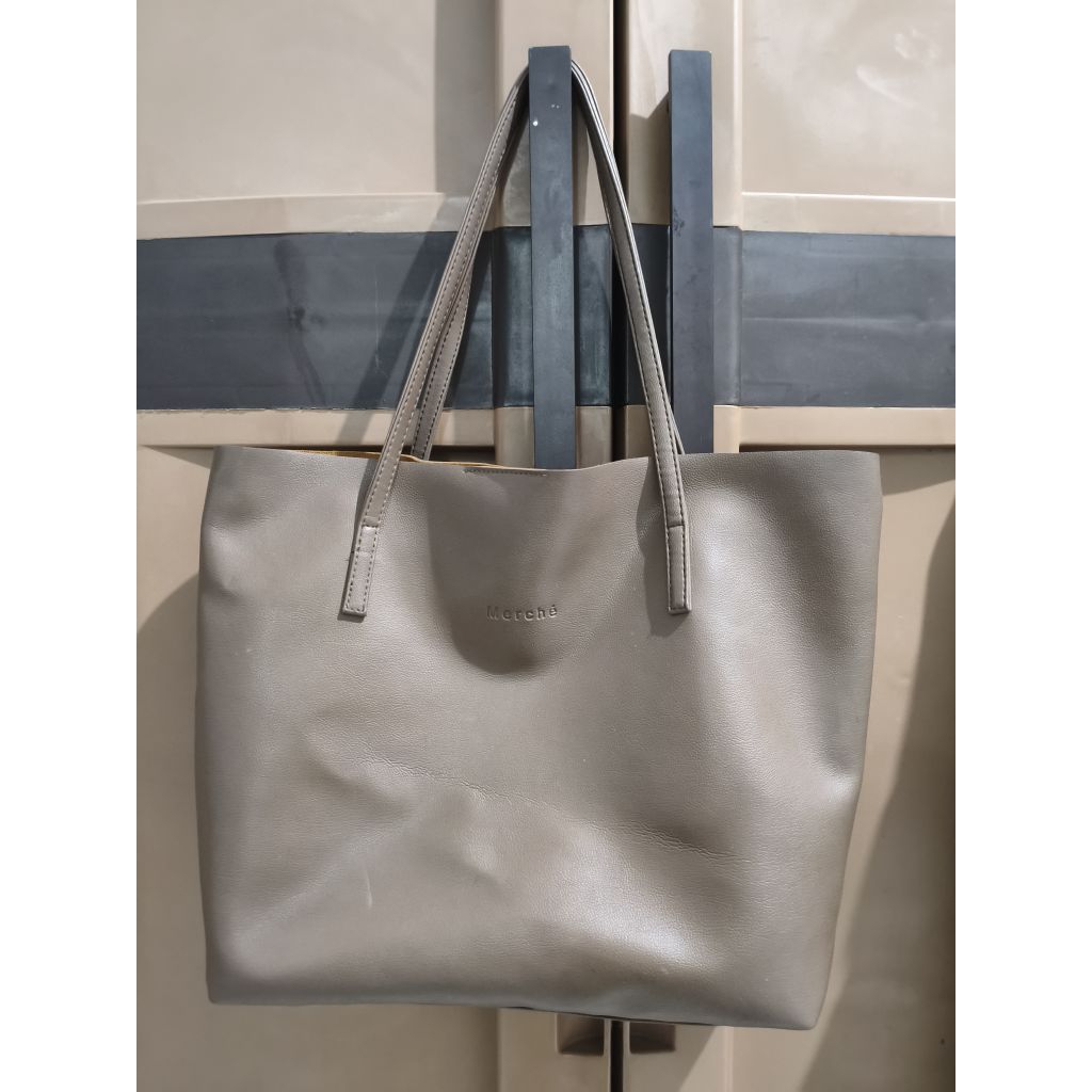 PRELOVED TOTEBAG MERCHE
