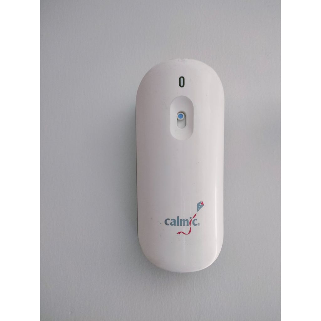 UNIT/DISPENSER  SIGNATURE SPRAY CALMIC NEW DENGAN KUNCI UNTUK MEMBUKA UNIT NYA INCLUDE BATRAI & REFI