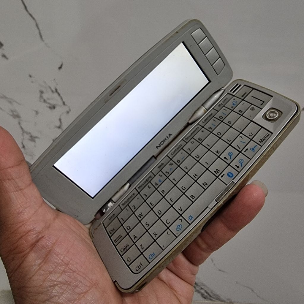NOKIA 9300 COMMUNICATOR , BAHAN / MINUS