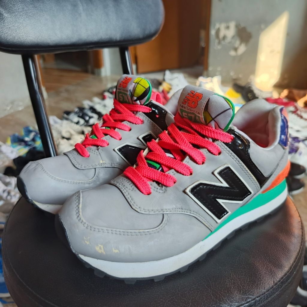 NB New Balance 574 ORIGINAL Sepatu Second Size 35 (22 cm) Kondisi Terbaik