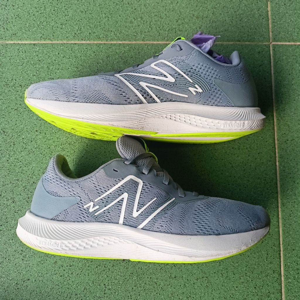 Sepatu running NB (Second)