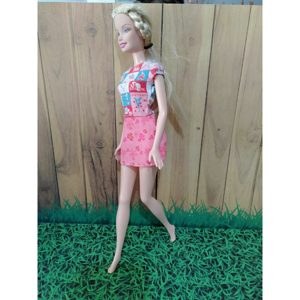 THN 1997.  Boneka BARBIE ORIGINAL ASLI. DAPAT BONEKA, BAJU, SEPATU, TAS